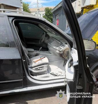 В Киеве громадянин с нестабильной психикой сжег машину своего психолога, поскольку был недоволен его работой