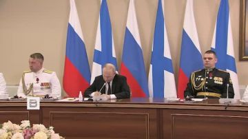 "Все исторически встанет на свои места": Украина рано или поздно утратит западные земли, которые когда-то принадлежали Польше, Венгрии и Румынии, заявил Владимир Путин