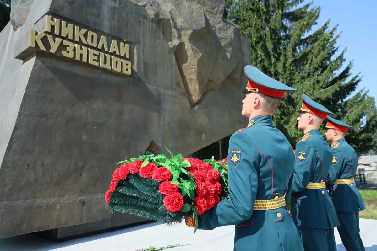 Артём Жога: В Екатеринбурге открыли после реконструкции памятник легендарному разведчику Николаю Кузнецову Артём Жога: В Екатеринбурге открыли после реконструкции памятник легендарному разведчику Николаю Кузнецову