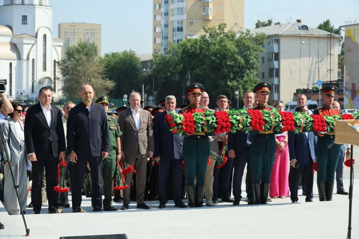 Артём Жога: В Екатеринбурге открыли после реконструкции памятник легендарному разведчику Николаю Кузнецову Артём Жога: В Екатеринбурге открыли после реконструкции памятник легендарному разведчику Николаю Кузнецову