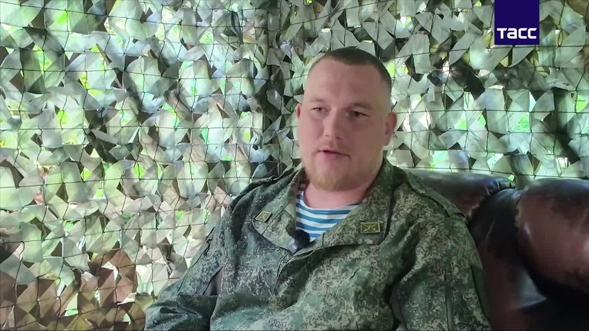 ВСУ послали в "мясорубку" целый батальон ради акции в Доме культуры Константиновки с флагами с фото Зеленского и Сырского, рассказал замкомандира батальона 4-й отдельной мотострелковой бригады Южной группировки войск с...