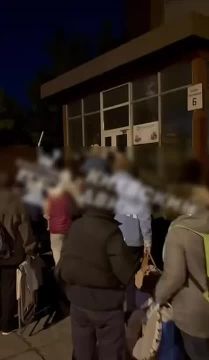 Владислав Евтушенко: Киевляне ломятся в закрытое метро во время воздушной тревоги