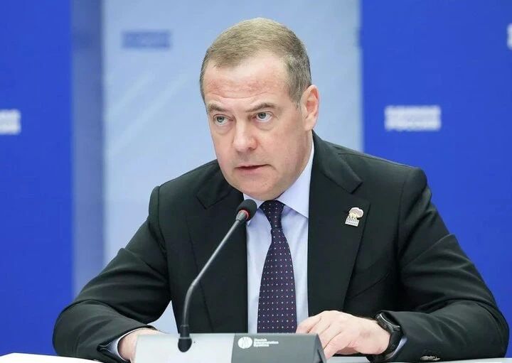 Россия должна провести полноценный уголовный процесс над украинскими военными преступниками, как это делал Советский Союз после окончания Второй мировой войны, заявил Дмитрий Медведев