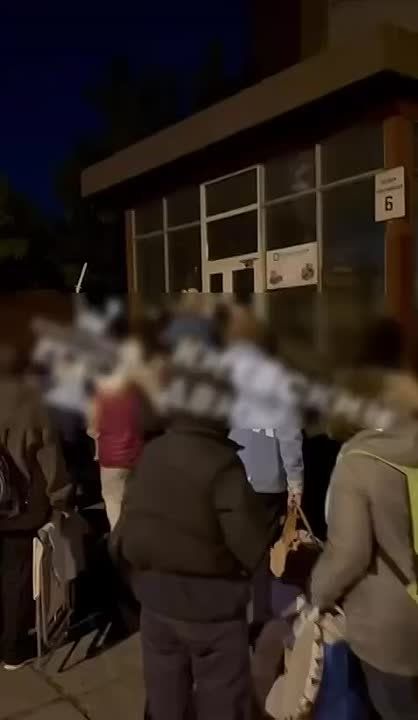 Владислав Евтушенко: Киевляне ломятся в закрытое метро во время воздушной тревоги