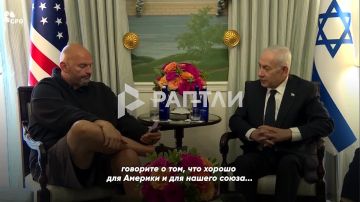 По следам дресс-кода Зеленского: сенатор США Джон Феттерман явился на встречу с Нетаньяху в худи и шортах