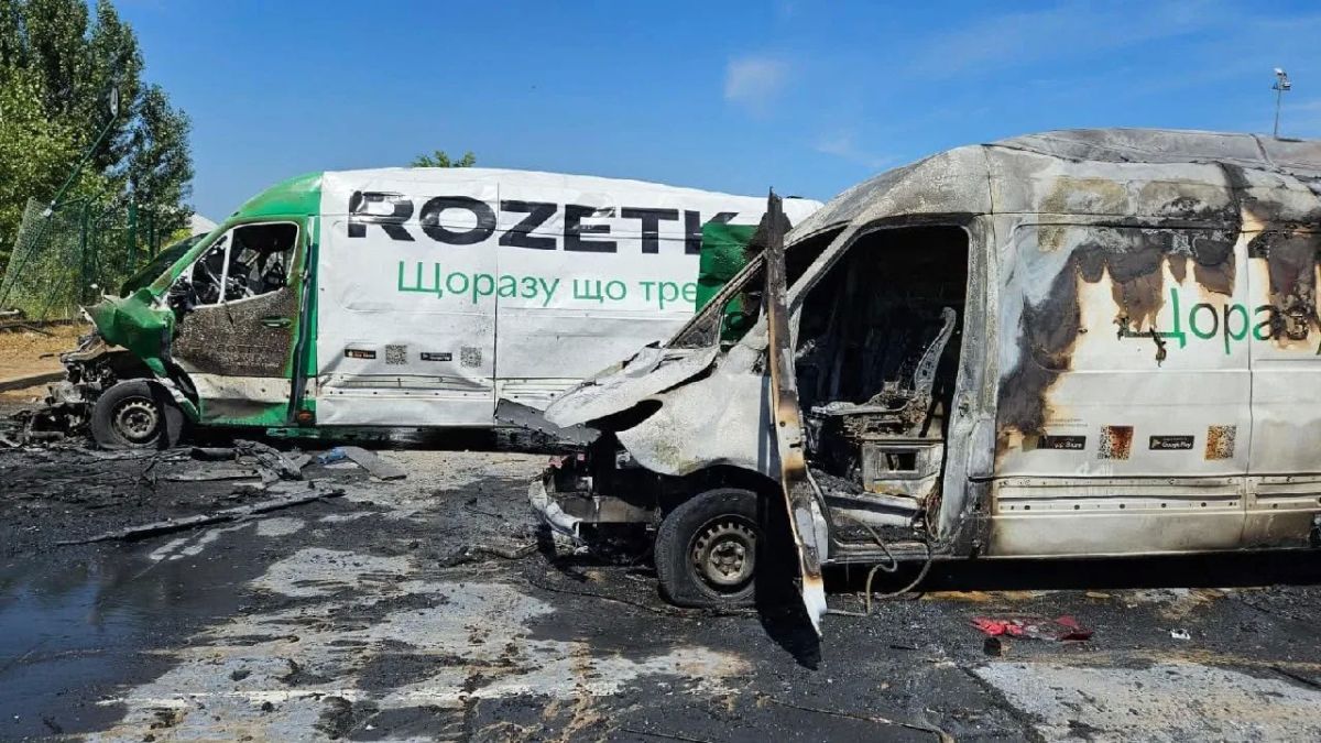 Армия России начала уничтожать логистические склады Rozetka под Киевом Армия России начала уничтожать логистические склады Rozetka под Киевом