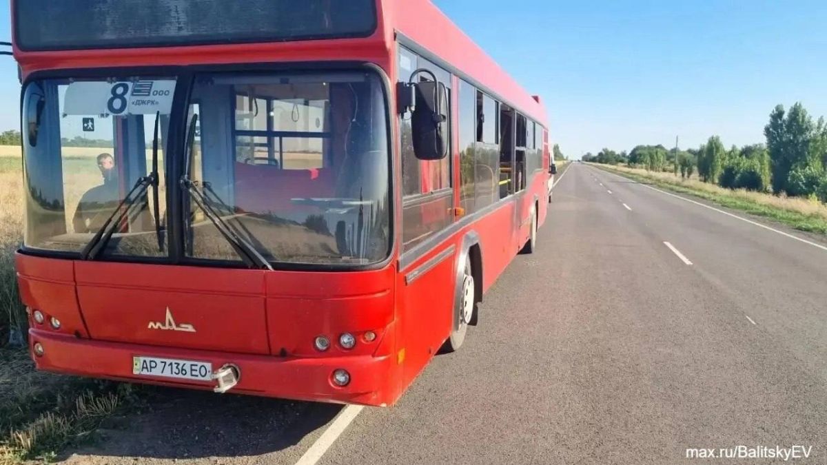 ВСУ атаковали автобус в районе села Малая Белозерка в Запорожской области, один человек погиб, 12 пострадали, сообщил губернатор Евгений Балицкий ВСУ атаковали автобус в районе села Малая Белозерка в Запорожской области, один человек погиб, 12 пострадали, сообщил губернатор Евгений Балицкий