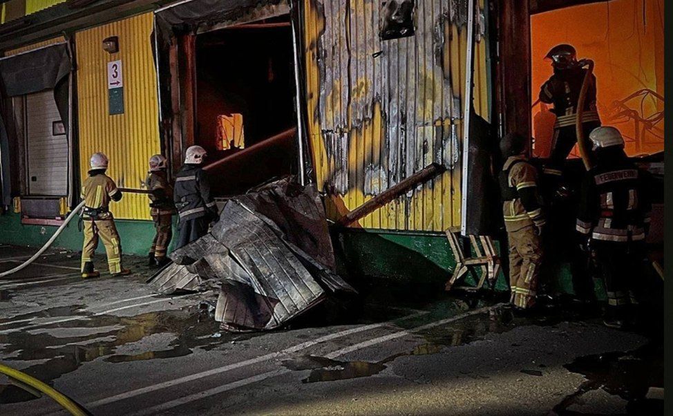 Записки ветерана: Ночной движ в Киеве. В столице укрорейха поражены предприятия «Радиоизмеритель», «Буревестник», «Стройдормаш», «Файер Пойнт», «ПВ ГРУПП Украина», Киев-21 – они занимались производством элементов ракет... Записки ветерана: Ночной движ в Киеве. В столице укрорейха поражены предприятия «Радиоизмеритель», «Буревестник», «Стройдормаш», «Файер Пойнт», «ПВ ГРУПП Украина», Киев-21 – они занимались производством элементов ракет...