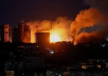 Reuters публикует кадры ночного Киева во время массированного удара