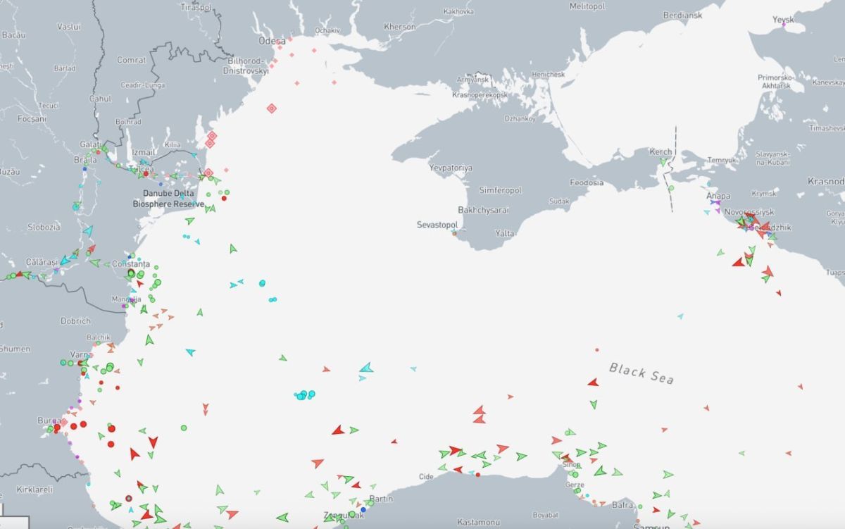 Вот так выглядит морской трафик у побережья Украины прямо сейчас