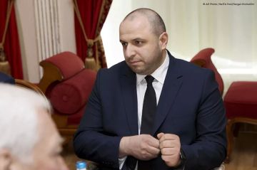 Секретаря СНБО Умерова планируют назначить главой украинской СВР, передает телеканал «Общественное» со ссылкой на источники в офисе Зеленского