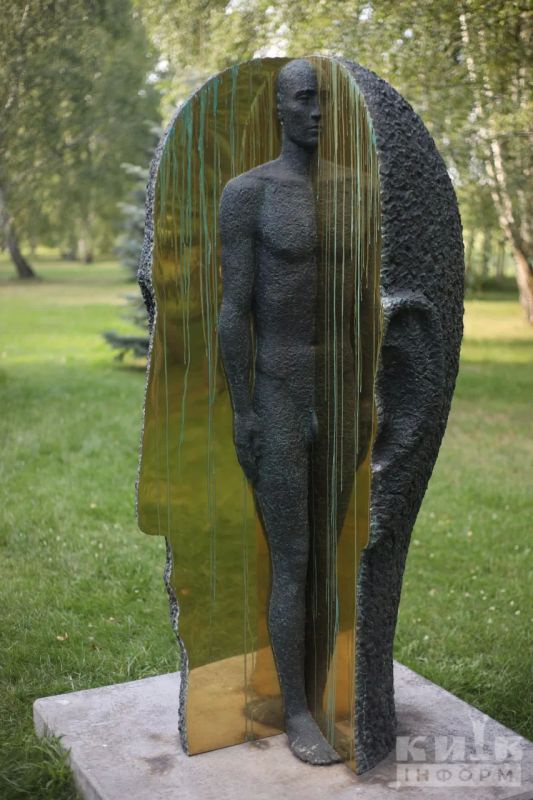 Под Киевом обустраивают парк скульптур Под Киевом обустраивают парк скульптур