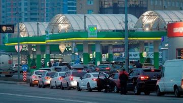 На Украине ажиотажно скупают топливо