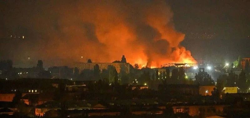 Киев в огне: этой ночью украинская столица была озарена ярким пламенем Киев в огне: этой ночью украинская столица была озарена ярким пламенем