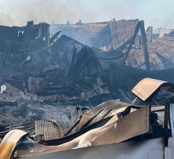 После ударов по Киеву сгорел склад INTERTOP, через который шло снабжение ВСУ После ударов по Киеву сгорел склад INTERTOP, через который шло снабжение ВСУ