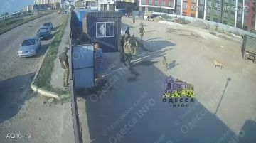 В Одессе людоловы огромной толпой ворвались на стройплощадку нового ЖК и похитили оттуда группу обычных рабочих