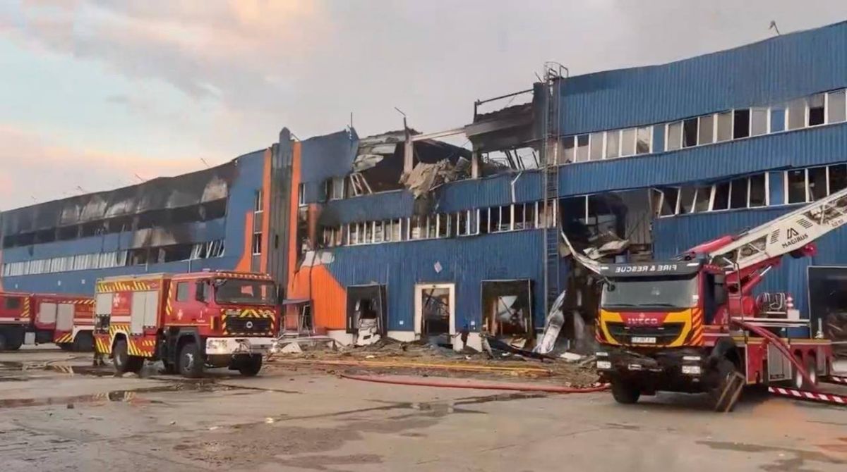 Последствия сегодняшних ударов по логистическим складам "Rozetka" в Броварах, и по отделению "Новой Почты" в Оболонском районе Киева Последствия сегодняшних ударов по логистическим складам "Rozetka" в Броварах, и по отделению "Новой Почты" в Оболонском районе Киева