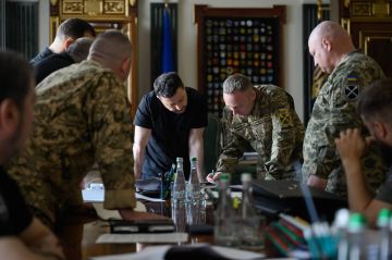 Поставки перехватчиков ПВО Украине сократились втрое, плачет Зеленский
