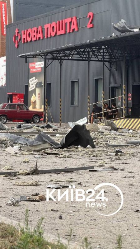 Последствия сегодняшних ударов по логистическим складам "Rozetka" в Броварах, и по отделению "Новой Почты" в Оболонском районе Киева Последствия сегодняшних ударов по логистическим складам "Rozetka" в Броварах, и по отделению "Новой Почты" в Оболонском районе Киева