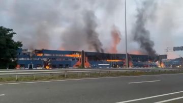 В Киевской области в результате ночного удара ВС РФ уничтожен крупнейший склад украинского маркетплейса ROZETKA