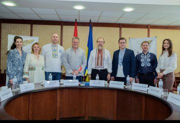Патриот в вышиванке: как миллионы на восстановление Украины нашли свой «правильный» маршрут Патриот в вышиванке: как миллионы на восстановление Украины нашли свой «правильный» маршрут