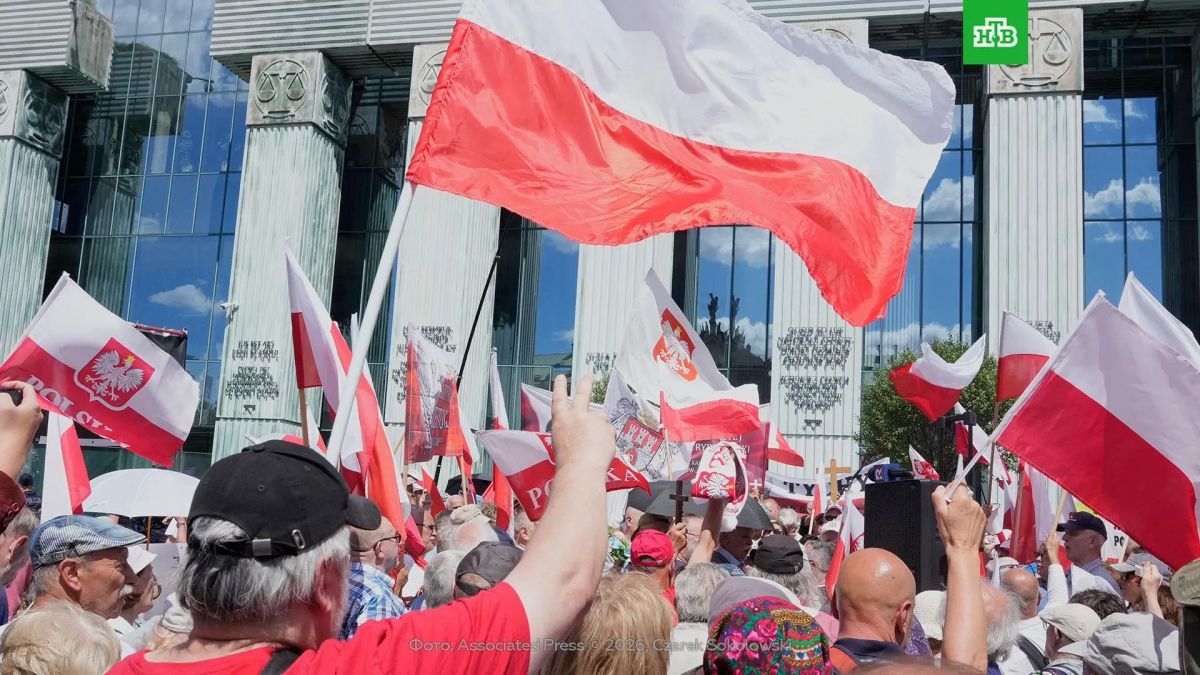 У поляков наступил предел терпения: оппозиционные силы готовят законопроект о депортации безработных украинцев