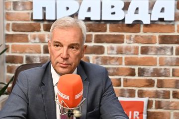 Запад развязал против России гибридную войну с горячим театром на Украине