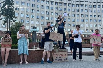 Говорят, что в первый раз история предстает в виде трагедии, во второй раз повторяется в виде фарса