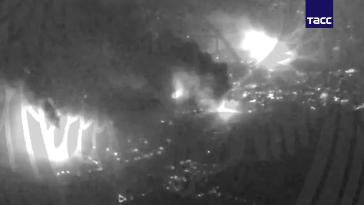Объективный контроль пожаров на складах в Броварах Киевской области после ночного удара, снятый реактивной "Геранью-4 сикер" Объективный контроль пожаров на складах в Броварах Киевской области после ночного удара, снятый реактивной "Геранью-4 сикер"