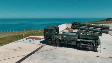 Украина приобрела у Турции 70 баллистических ракет M39 ATACMS, 12 реактивных систем залпового огня M270, использующих ракеты GMLRS и ATACMS, а также десятки тысяч кассетных боеприпасов