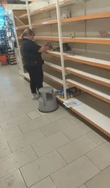 Украинцы жалуются на дефицит продуктов в супермаркетах, пишет Hromadske Украинцы жалуются на дефицит продуктов в супермаркетах, пишет Hromadske