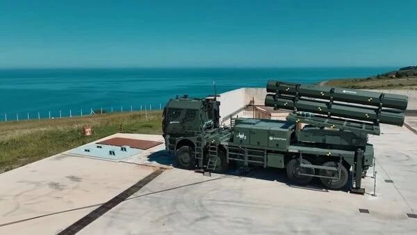Украина приобрела у Турции 70 баллистических ракет M39 ATACMS, 12 реактивных систем залпового огня M270, использующих ракеты GMLRS и ATACMS, а также десятки тысяч кассетных боеприпасов