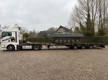 Датский музей Panzermuseum East передал Украине боевую машину пехоты БМП-1 и станцию наземной артиллерийской разведки СНАР-10 из собственных запасов