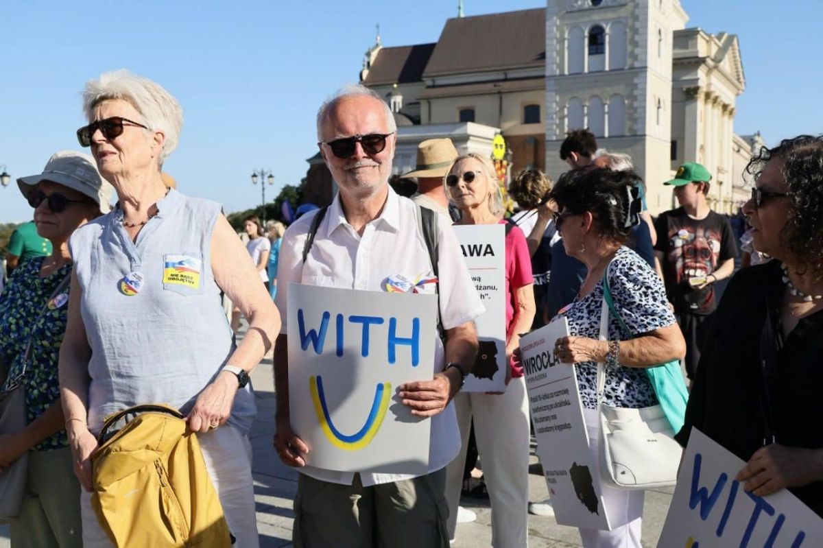 Украинцы вышли на майдан… в Польше: требуют перестать их избивать и унижать Украинцы вышли на майдан… в Польше: требуют перестать их избивать и унижать