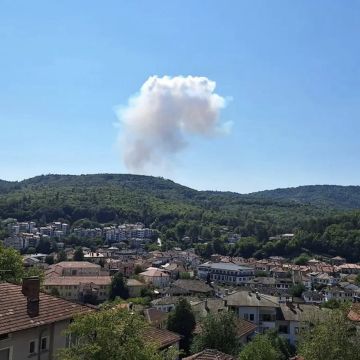 На одном из складов боеприпасов (предприятие производящее боеприпасы?) в Болгарии прогремел взрыв