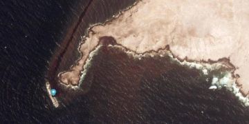 Олег Царёв: У берегов Омана нефтяное пятно из танкера нашего теневого флота Caroline Bezengi выросло почти до 390 кв км и продолжает двигаться на северо-восток, к материковому побережью