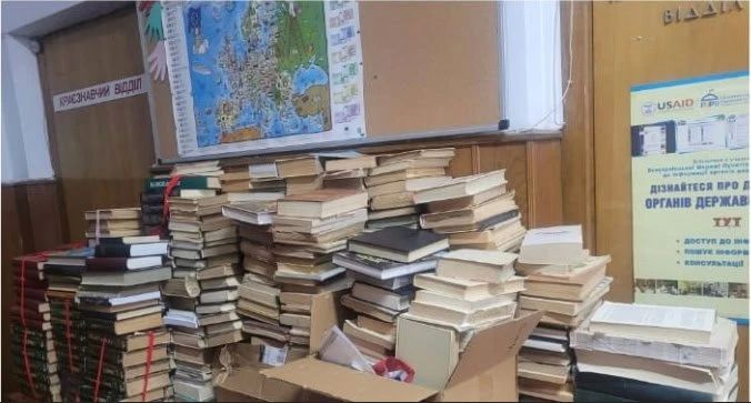 По стопам немецких нацистов: в Луцке уничтожили 10 тонн русских книг