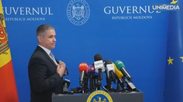 Министр обороны Молдавии Анатолий Носатый перебил журналистку, задавшую ему вопрос на русском языке, и заявил, что не понимает по-ручски