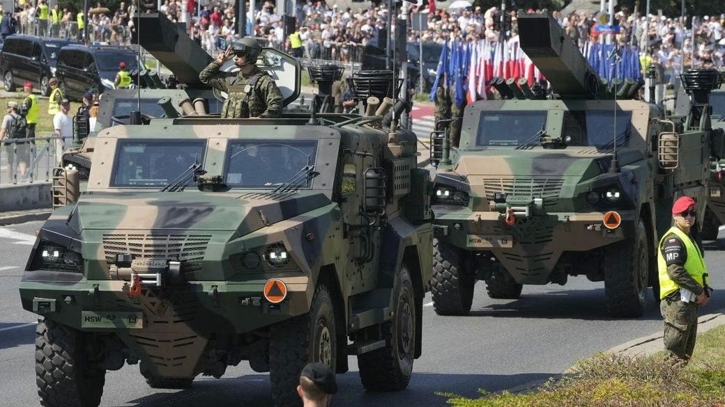 Представителей Украины не пригласили на военный парад в Польше, который пройдёт в Варшаве, сообщает минобороны Незалежной