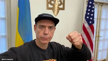 Автор гимна Майдана, лидер группы «Ляпис Трубецкой» начал брать заказы на корпоративы россиян