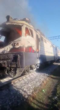 Делокомотивизация. Российские Герани помогают советскому наследию навсегда покинуть украину Подписывайтесь на нас в MAX @btr80