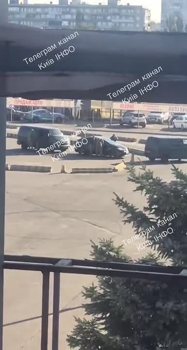 Не хочешь в дверь — заберём через окно!