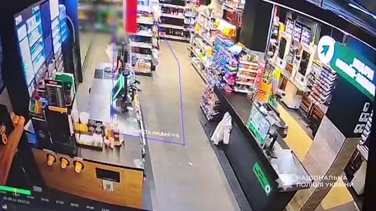В Киеве хлопец решил превратиться в «невидимку», чтобы обнести магазин