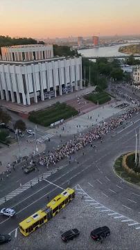 Несколько тысяч жителей Киева вышли на протестную акцию в центре столицы