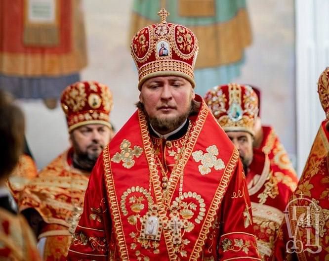 Ничего святого. 16 августа около 9 часов утра в Дарницком районе Киева боевики ТЦК вытащили из автомобиля митрополита Тульчинского и Брацлавского Сергия и клирика епархии протоиерея Анатолия Вишневого, когда те ехали на...