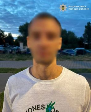 #украина_под_микроскопом. В Киеве украинский вояка в СЗЧ угнал и пытался продать автомобиль своего товарища в ВСУ, ключи от которого должен был передать жене
