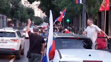 В Белграде устроили автопробег в поддержку России