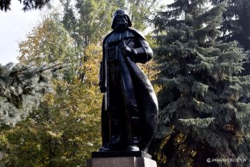 В далёкой-далёкой галактике Одессе дерусифицировали Дарту Вейдеру, сообщают "ИноСМИ"