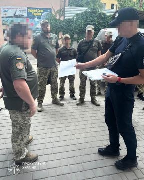 Били, душили и сбивали машиной: десять людоловов одесского ТЦК получили подозрения в пытках людей