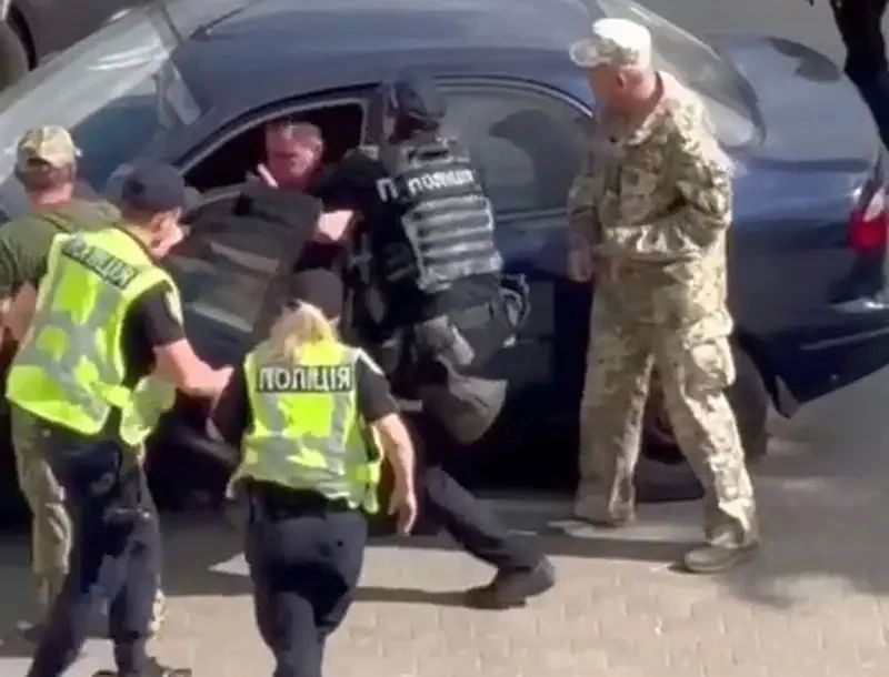На Украине появятся дорожные патрули "Фантомы", которые внешне будут выглядеть как обычные автомобили